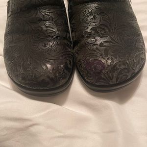 Algeria Nursing Shoes